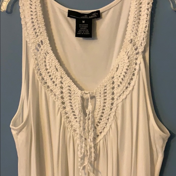 White tank top with crochet details - Picture 2 of 3
